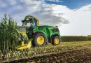 John Deere lança novas séries F8 e F9 de colhedoras de forragem autopropelidas